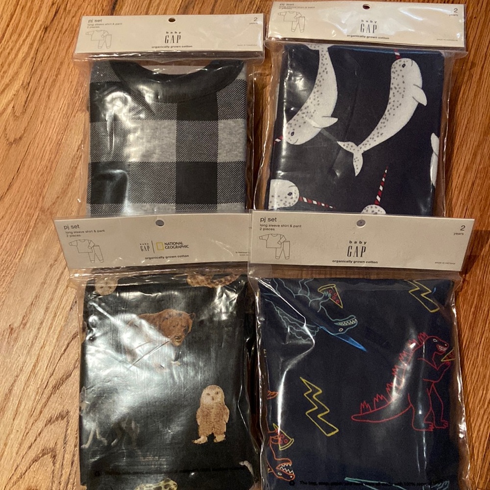 SOLD: Gap Kids pjs size 2 years